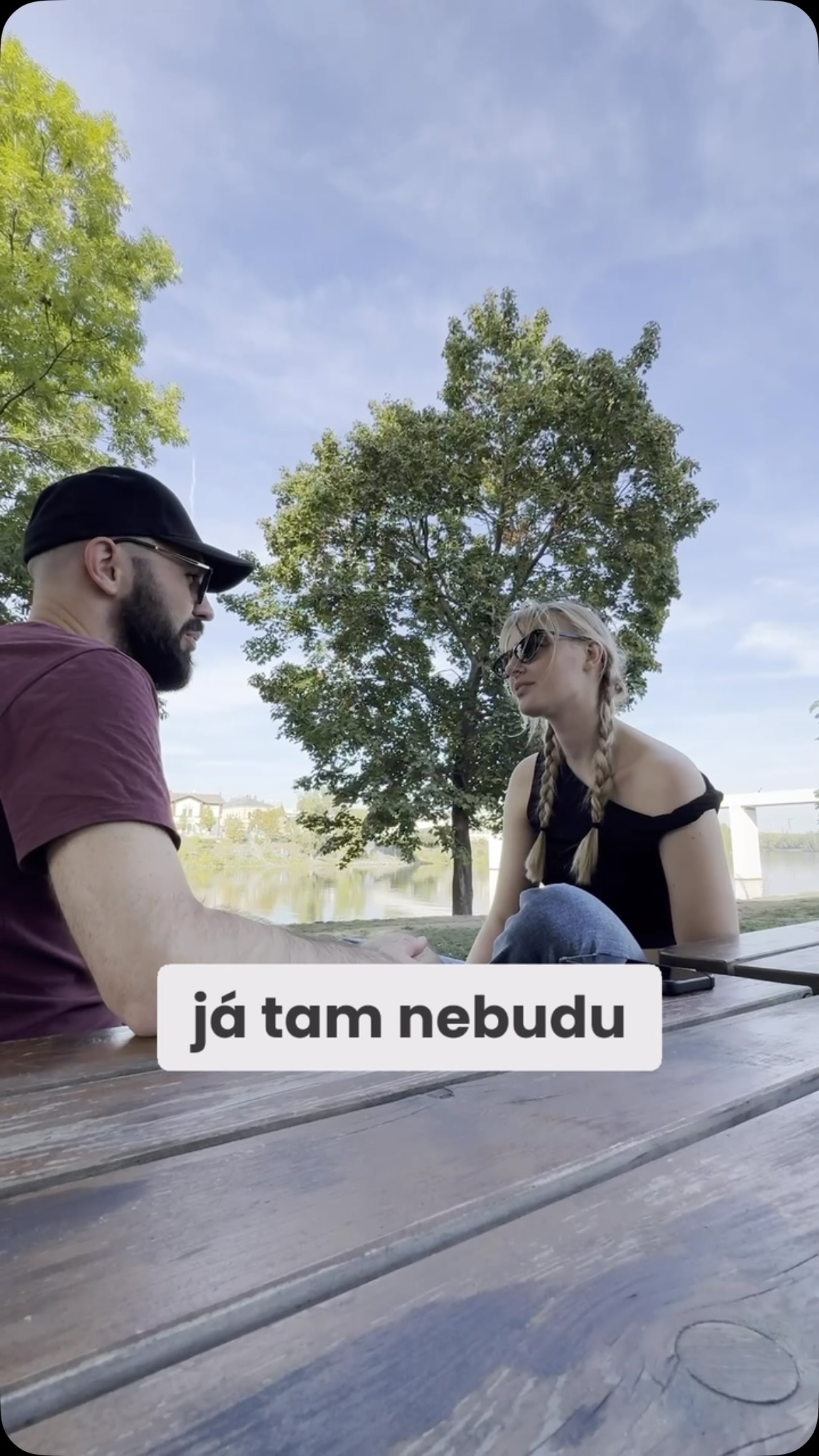 Pitch your single friend pomocí powerpointu! - na stage mame plno, ale zbývají poslední místa pro mu